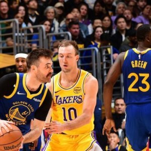 开云体育官方网站-即插即用！湖人新援三分王首秀闪耀砍10分+2记三分